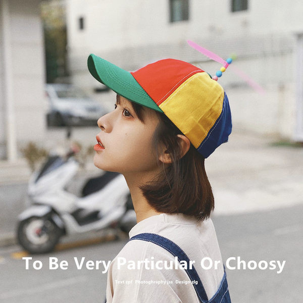 Pălărie multicoloră pentru femei cu vizor și element 3D