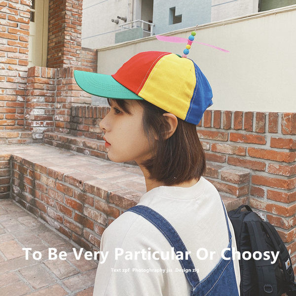 Pălărie multicoloră pentru femei cu vizor și element 3D