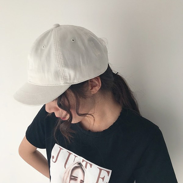 Ženska kapa sa šilterom u tri boje pogodna za ljeto