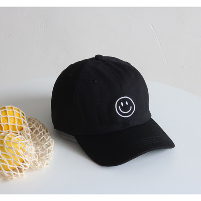 Trijų spalvų šiuolaikiška moteriška kepurė su siuvinėjimu ir skydeliu