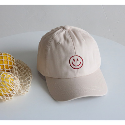 Trijų spalvų šiuolaikiška moteriška kepurė su siuvinėjimu ir skydeliu