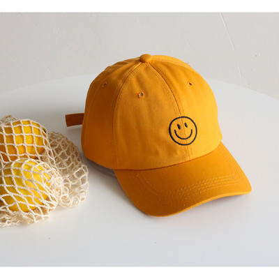 Trijų spalvų šiuolaikiška moteriška kepurė su siuvinėjimu ir skydeliu