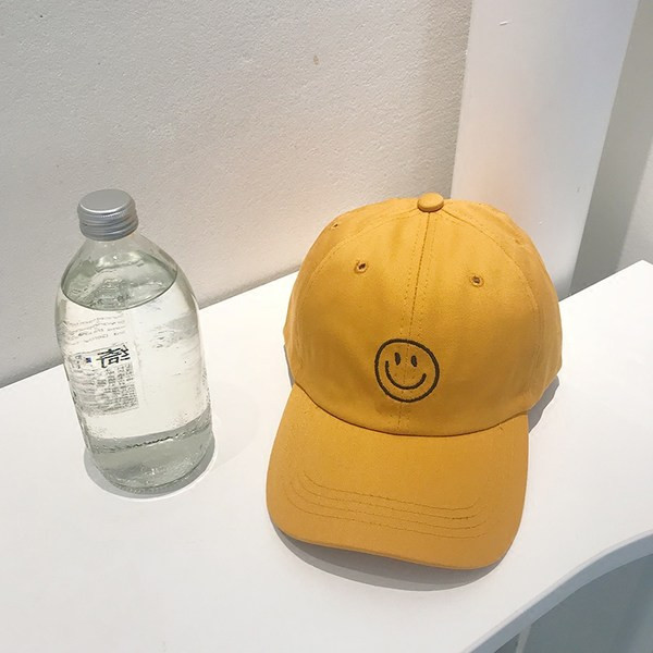 Trijų spalvų šiuolaikiška moteriška kepurė su siuvinėjimu ir skydeliu