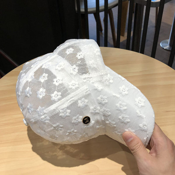 Palarie de dama din dantela doua modele cu perle si un element metalic