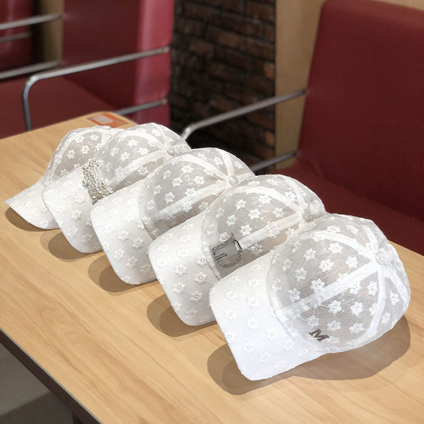 Palarie de dama din dantela doua modele cu perle si un element metalic