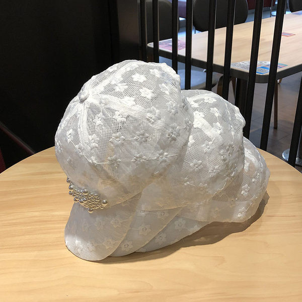 Palarie de dama din dantela doua modele cu perle si un element metalic