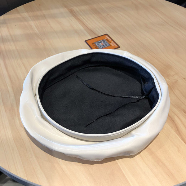 Palarie de dama din piele tip bereta