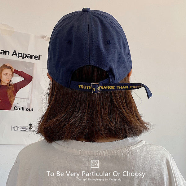 Model nou de palarie de primavara cu vizor si broderie