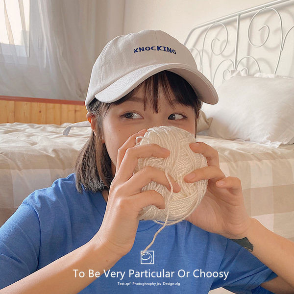 Model nou de palarie de primavara cu vizor si broderie