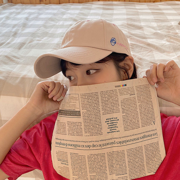 Pălărie de primăvară-vară cu vizor și inscripție brodată