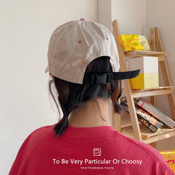 Pălărie de primăvară-vară cu vizor și inscripție brodată