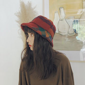 Palarie de dama tip bereta in carouri potrivita pentru toamna