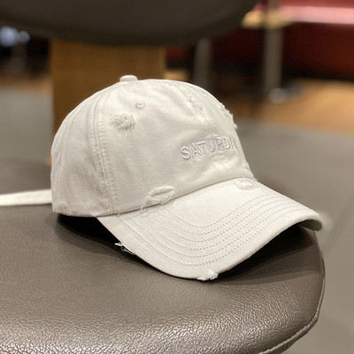 Șapcă de baseball pentru femei cu elemente rupte