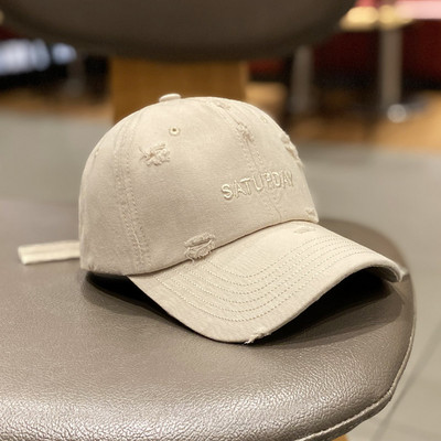 Șapcă de baseball pentru femei cu elemente rupte