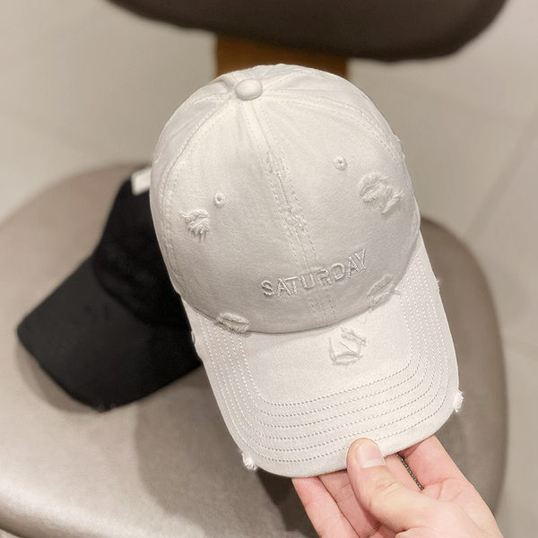 Șapcă de baseball pentru femei cu elemente rupte