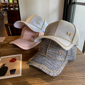 Pălărie modernă de damă decorată cu pietre și mărgele