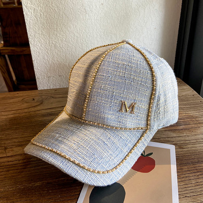 Pălărie modernă de damă decorată cu pietre și mărgele