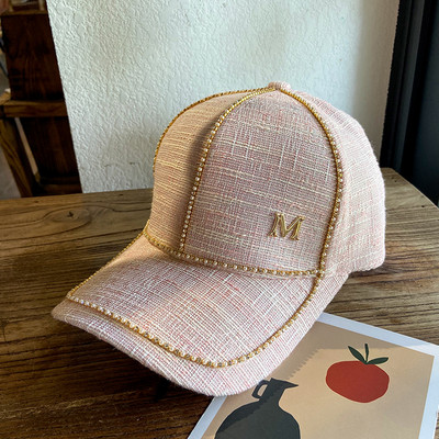 Pălărie modernă de damă decorată cu pietre și mărgele