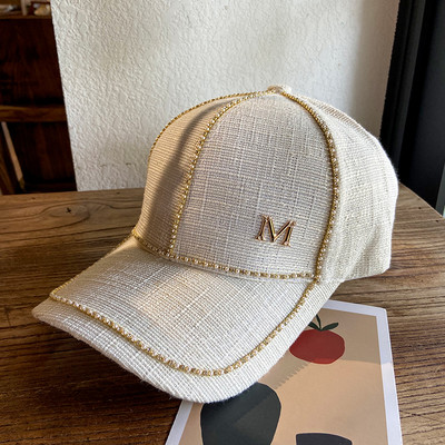 Pălărie modernă de damă decorată cu pietre și mărgele