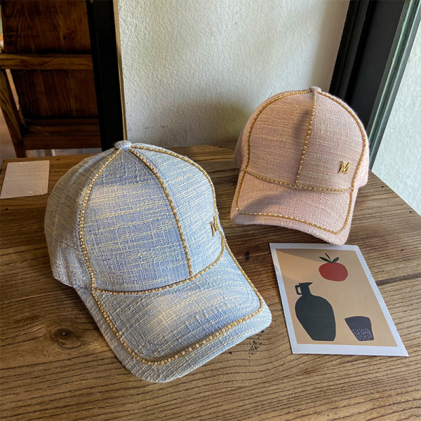 Pălărie modernă de damă decorată cu pietre și mărgele