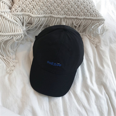 Palarie de dama cu vizor si broderie in trei culori