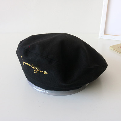 Palarie de dama cu inscriptie tip bereta in negru si rosu