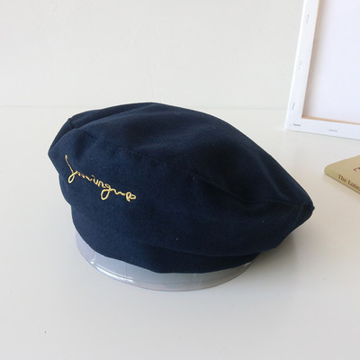 Palarie de dama cu inscriptie tip bereta in negru si rosu