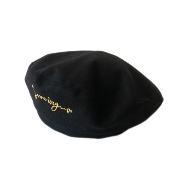 Palarie de dama cu inscriptie tip bereta in negru si rosu