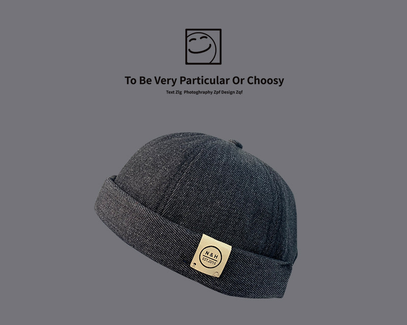 Palarie textila in stil retro cu emblema