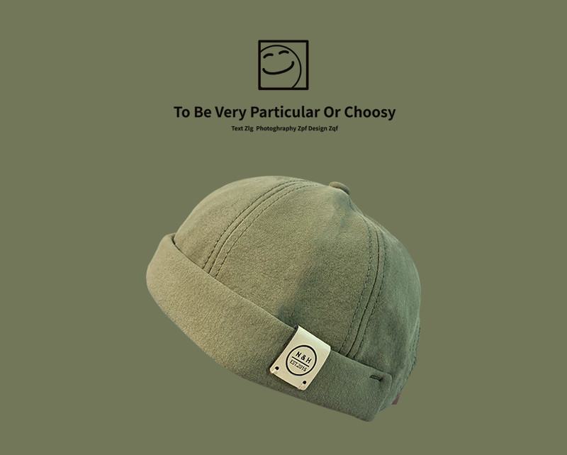 Palarie textila in stil retro cu emblema