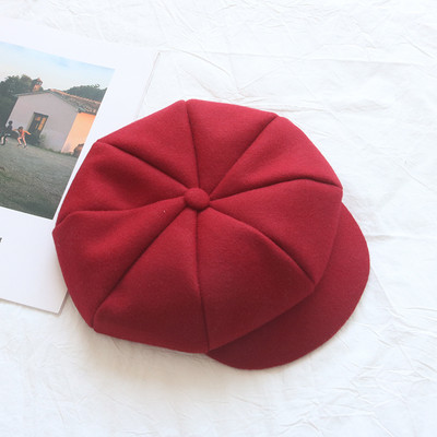 Ženska moderna kapa tipa beretka u različitim bojama