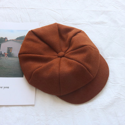 Ženska moderna kapa tipa beretka u različitim bojama