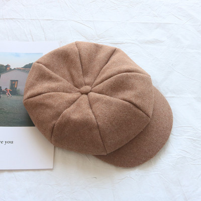 Ženska moderna kapa tipa beretka u različitim bojama