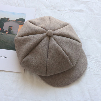 Ženska moderna kapa tipa beretka u različitim bojama