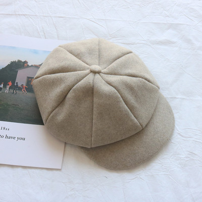 Ženska moderna kapa tipa beretka u različitim bojama