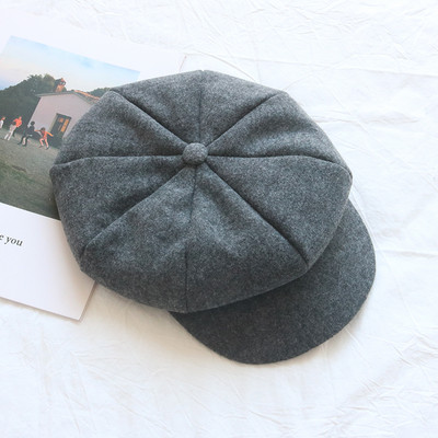 Ženska moderna kapa tipa beretka u različitim bojama