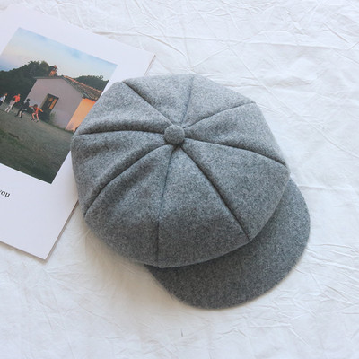 Ženska moderna kapa tipa beretka u različitim bojama