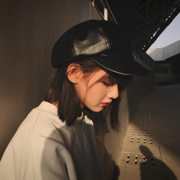 Palarie de dama din piele model nou cu vizor de culoare neagra