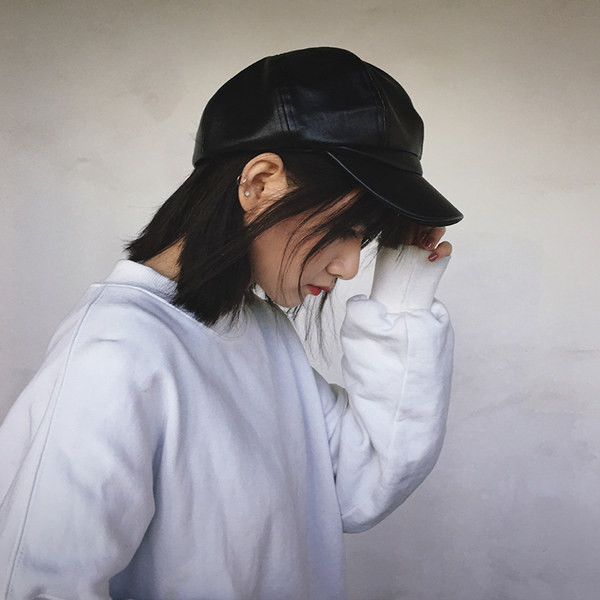 Palarie de dama din piele model nou cu vizor de culoare neagra