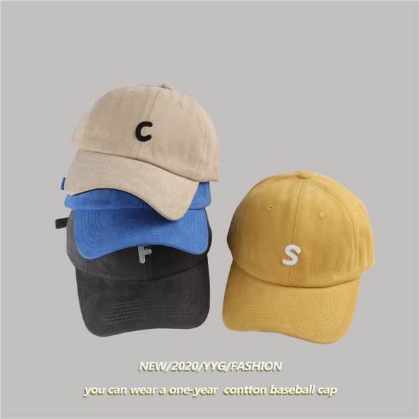 Șapcă de baseball de damă cu literă brodată