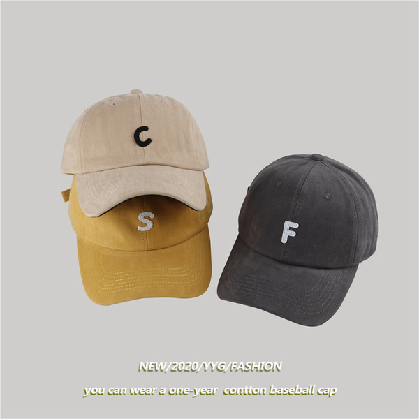 Șapcă de baseball de damă cu literă brodată