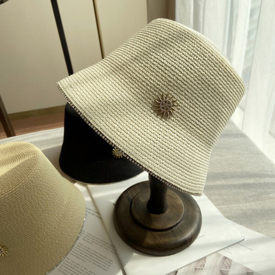 Palarie de protectie solara dama cu franjuri si decor metalic