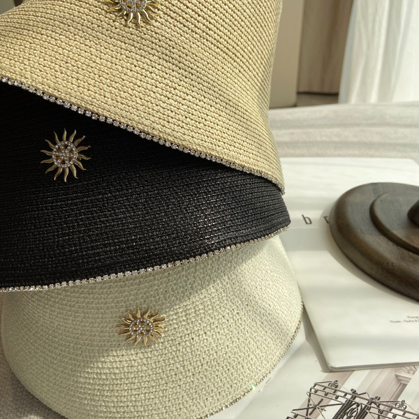 Palarie de protectie solara dama cu franjuri si decor metalic