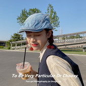 Beretă de damă din denim cu catarame