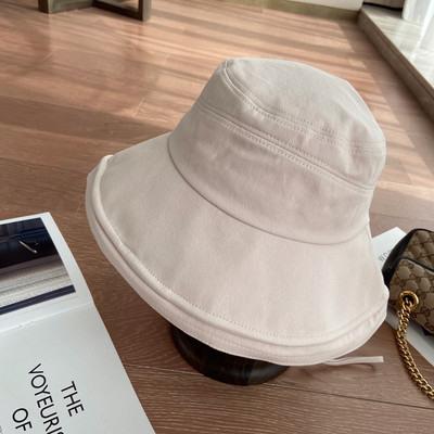 Jednobojni ženski šešir s tekstilnim obodom