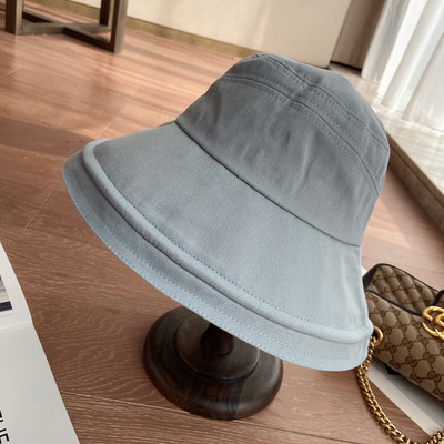 Jednobojni ženski šešir s tekstilnim obodom