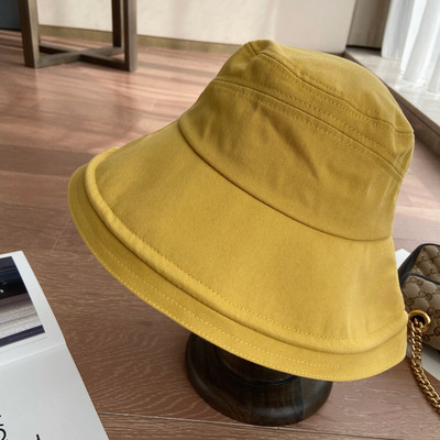 Jednobojni ženski šešir s tekstilnim obodom