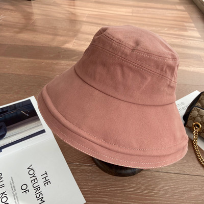 Jednobojni ženski šešir s tekstilnim obodom