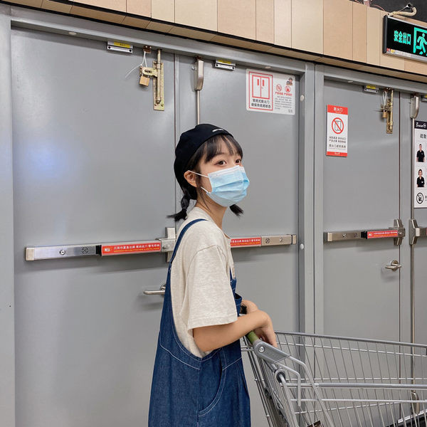 Beretă textilă de damă cu emblemă