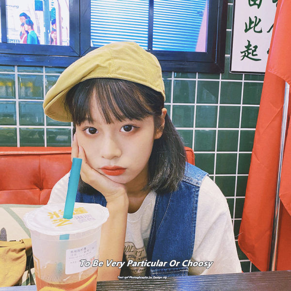 Beretă textilă de damă cu emblemă